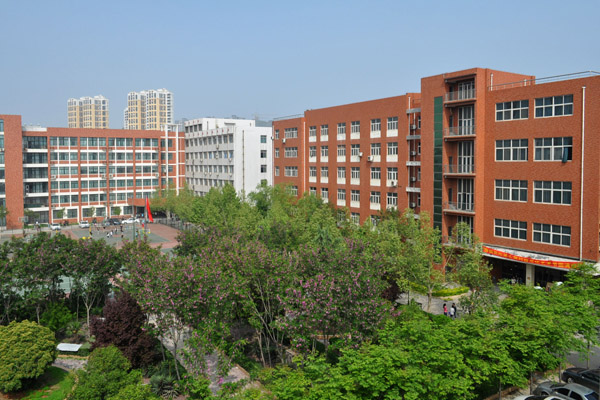 河南省工业设计学校校园环境